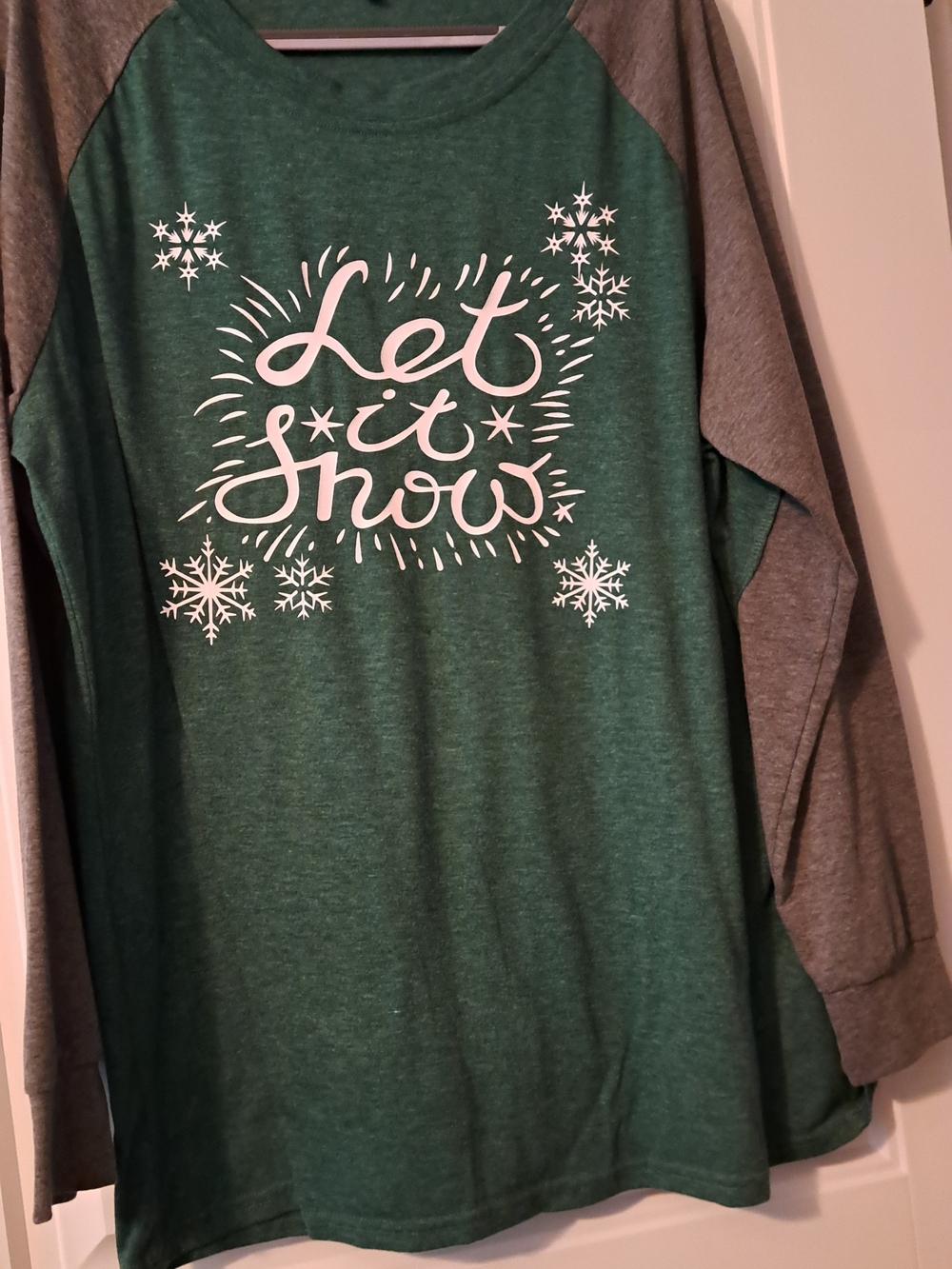 Amazon Green and Gray 'Let It Snow' Long-Sleeve Raglan Tee